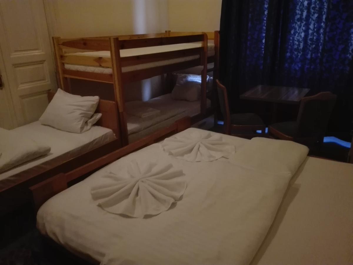 Quadruple Room with Shower,664880769:JPEG